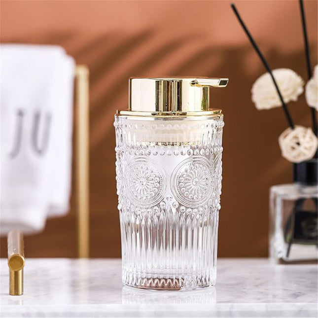 Glazen zeepdispenser met gouden pomp